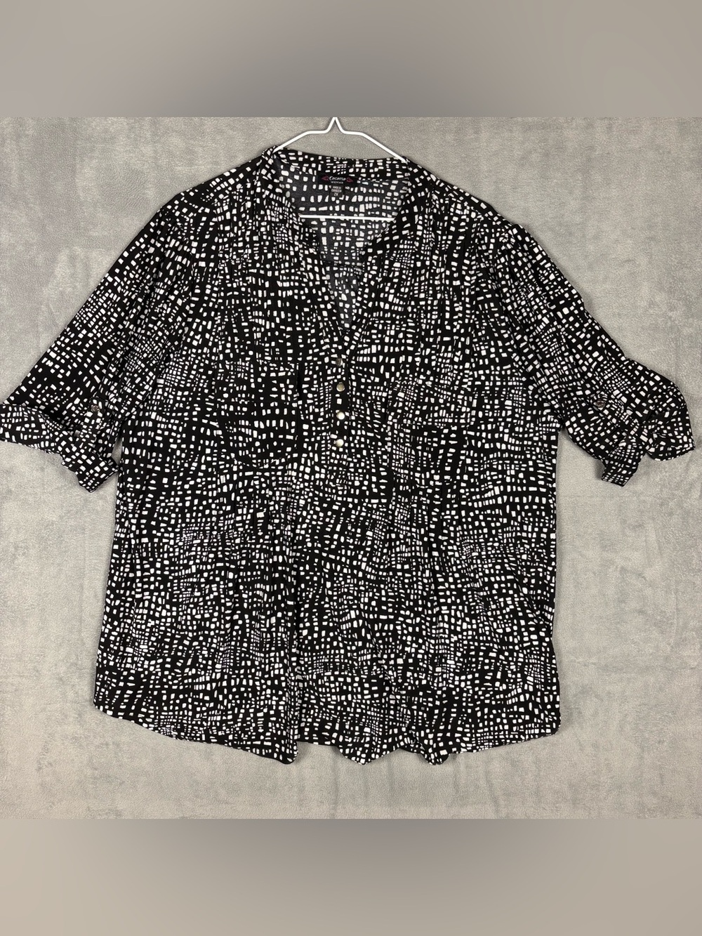 Cocomo Woman 2X Black White Abstract Geometric Roll Tab Sleeve V-Neck Blouse